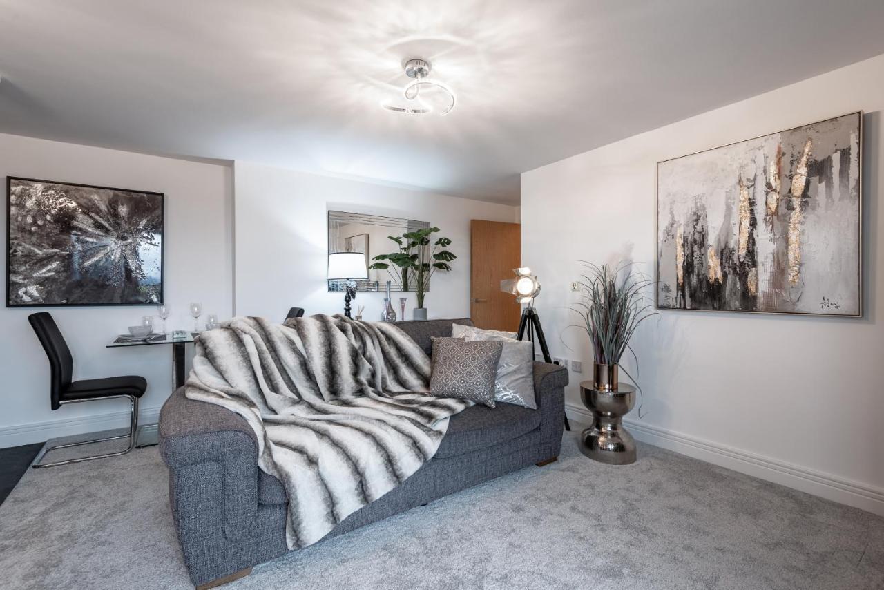 Luxurious River View Apartment With Terrace Worcester Exterior photo