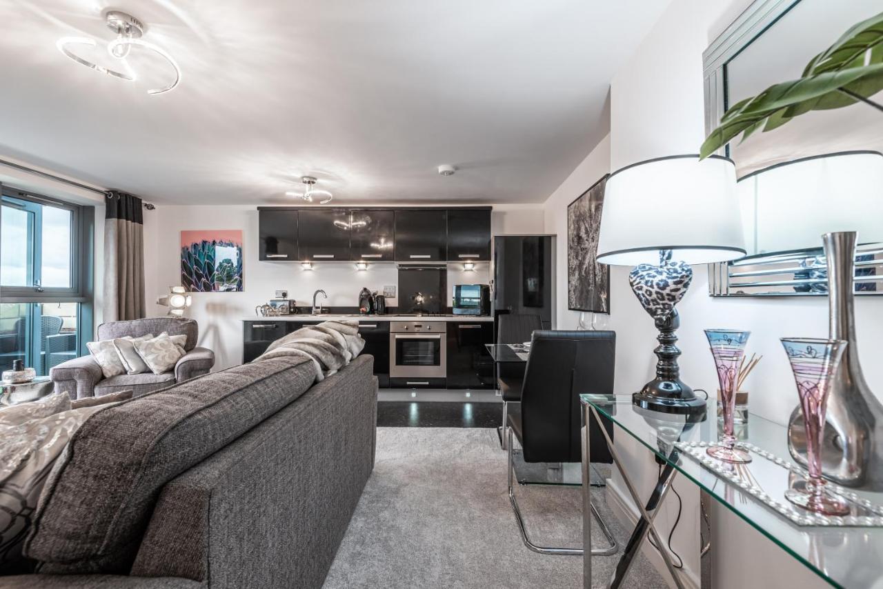 Luxurious River View Apartment With Terrace Worcester Exterior photo