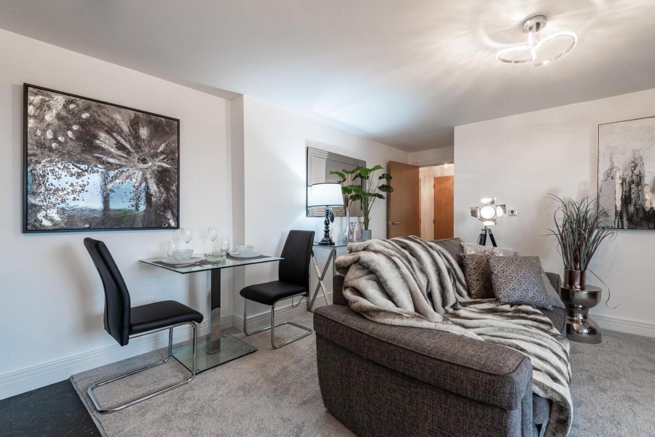 Luxurious River View Apartment With Terrace Worcester Exterior photo
