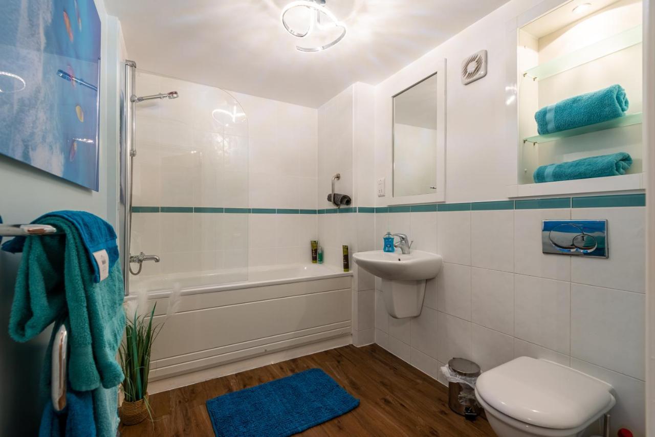 Luxurious River View Apartment With Terrace Worcester Exterior photo